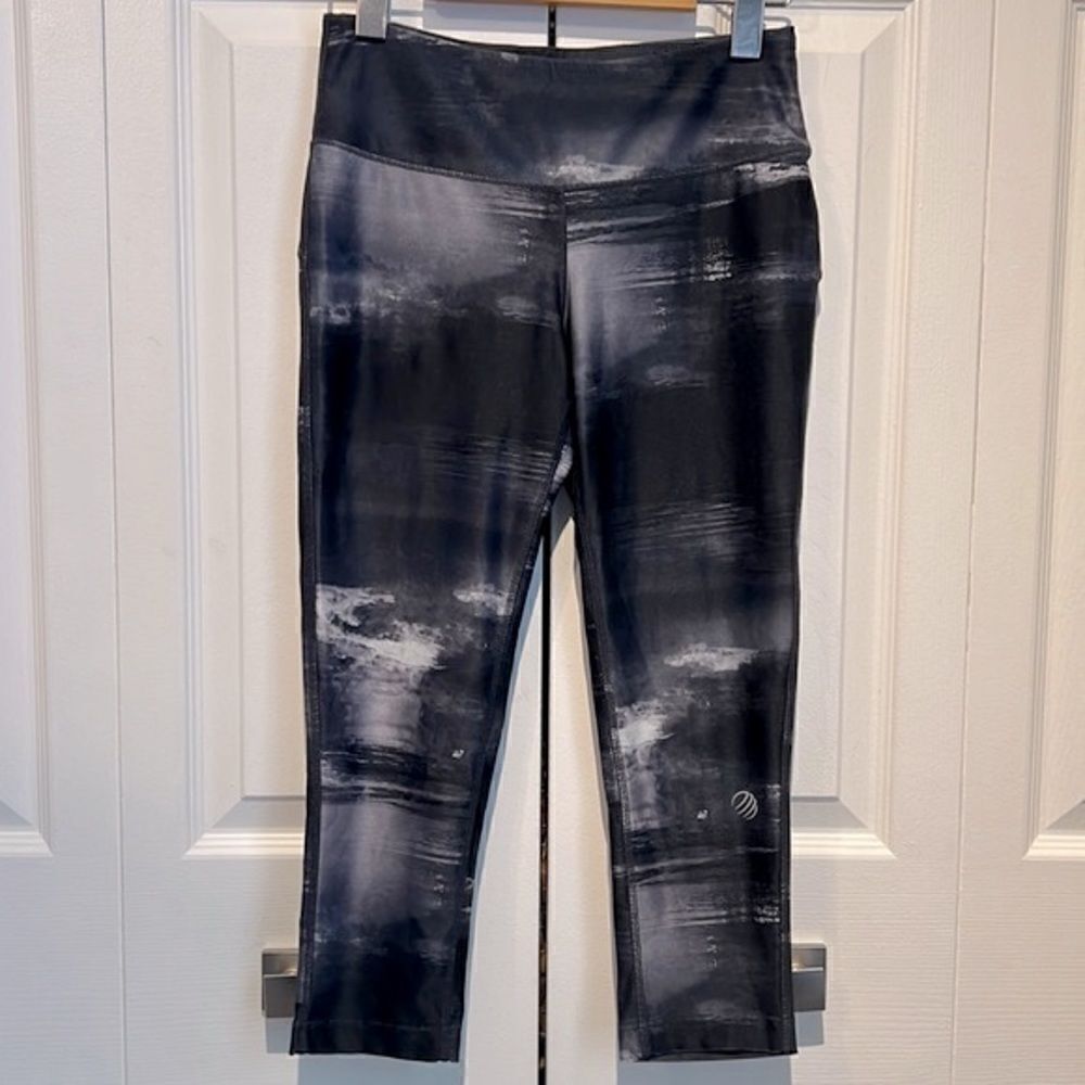 MPG Grey/Black Capri Leggings Size XS